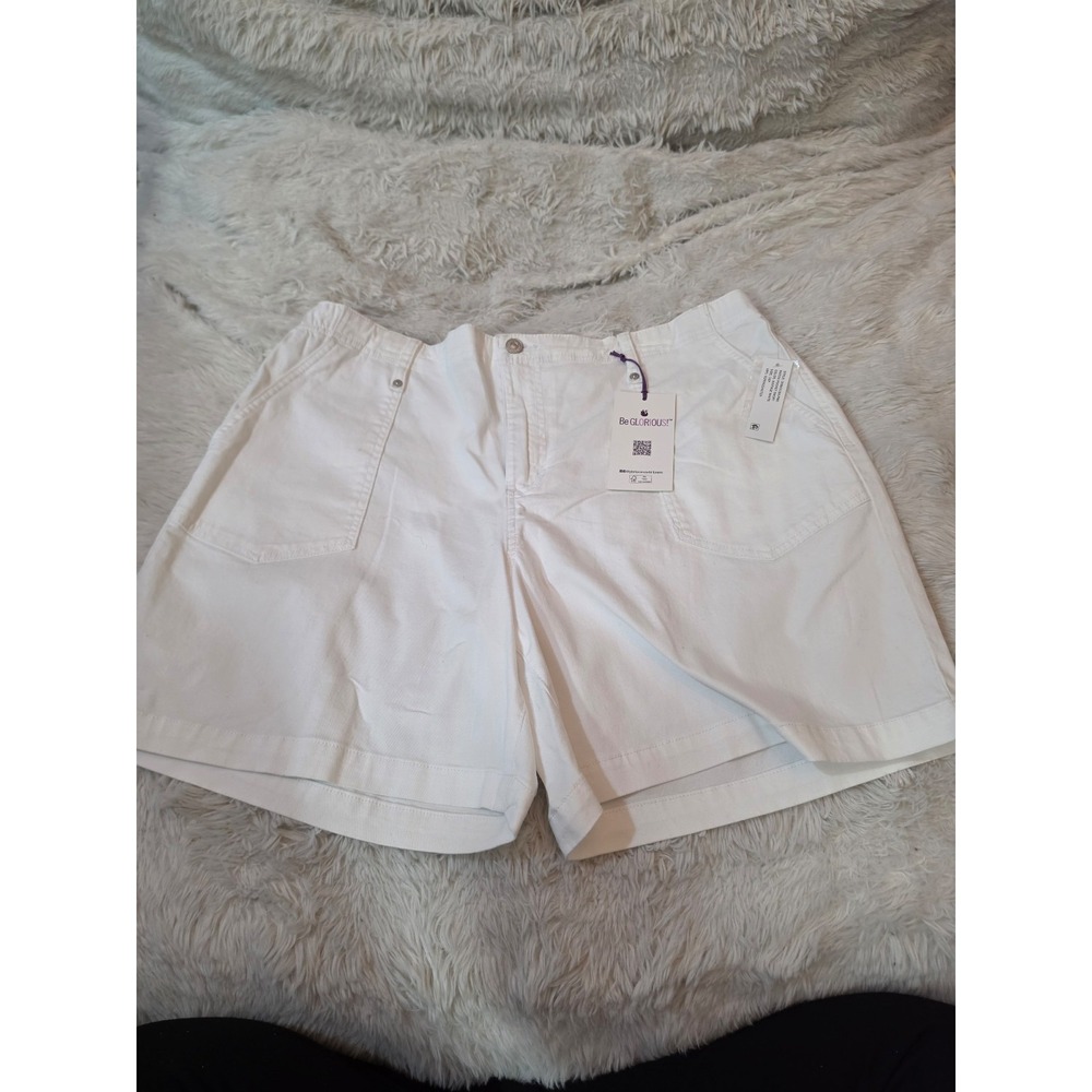 NWT Gloria Vanderbilt White Denim Pull On Shorts Size 16P Petite Comfort Stretch